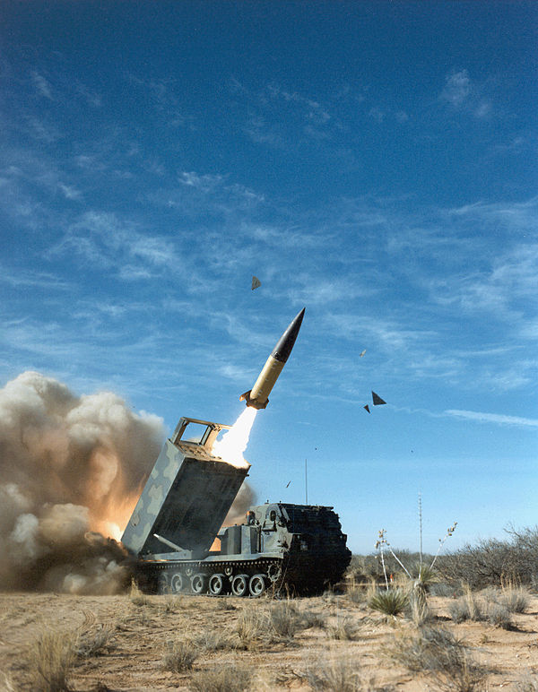 Атакмс характеристики дальность стрельбы. MGM-140 atacms. ОТРК MGM-140 atacms. Комплексы MGM-140 atacms,. MGM-140 Army Tactical Missile System (atacms).