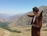 A_Hawrami_man_with_traditional_clothing,_Kurdistan.