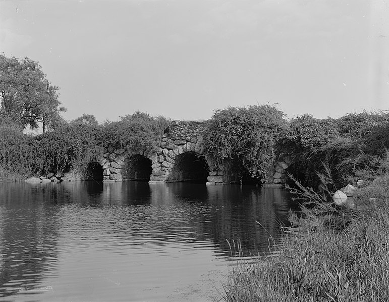 File:Agassiz Road bridge, 1910s.jpg