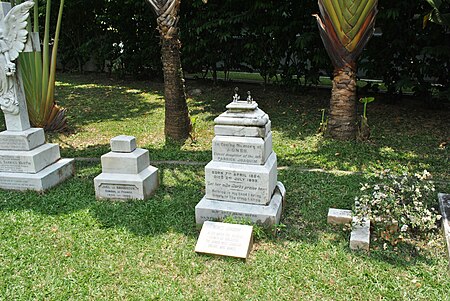 ไฟล์:Agnes_Joaquim_tomb.jpg