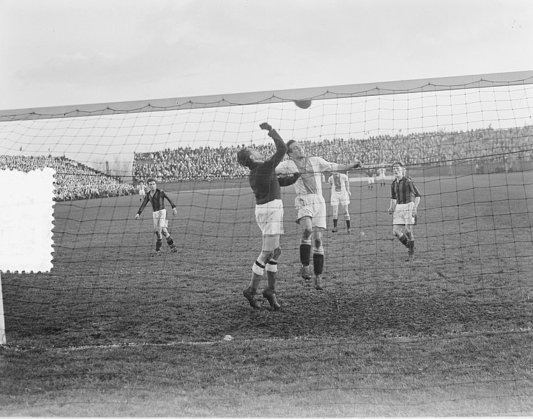 File:Ajax tegen RCH 2-1. Spelmoment, Bestanddeelnr 904-8714.jpg