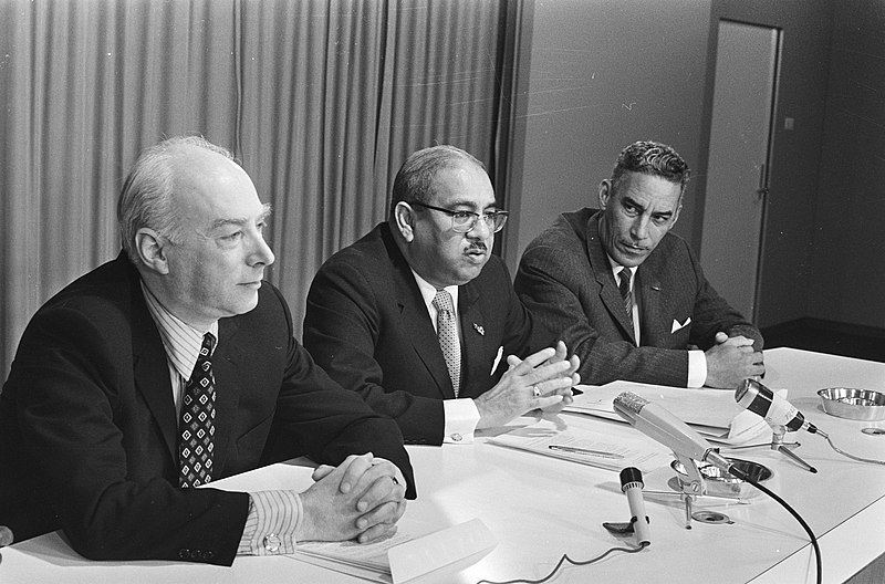 File:Akkoord SLM-KLM over Surinamelijn persconferentie op Schiphol Bakker, Radhakis, Bestanddeelnr 924-1682.jpg