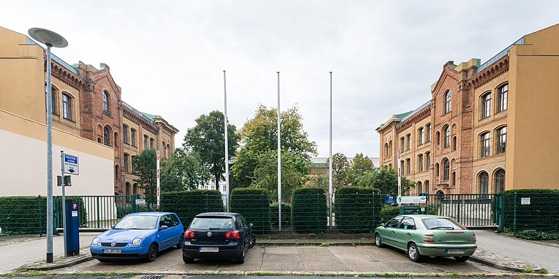 File:Albrechtstraße 7 (Magdeburg-Altstadt).Blick Albrechtstraße.ajb.jpg