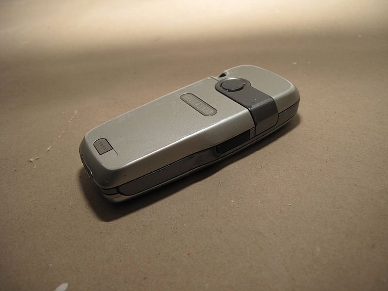 File:Alcatel One Touch 535, side.JPG