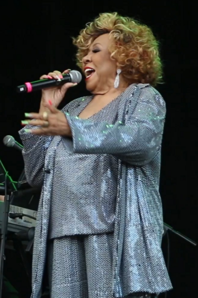 File:Alcione - Festival Grls! 2023 (01).png