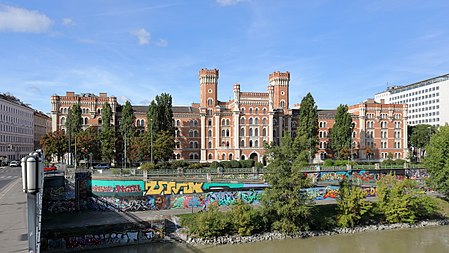 The Rossauer Barracks as seen from the other side of the Donaukanal. Alsergrund (Wien) - Rossauer-Kaserne (1).JPG