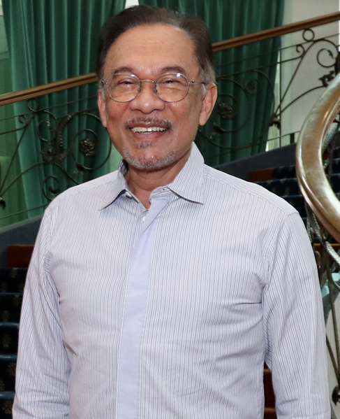 Datei:Anwar Ibrahim (cropped further).png