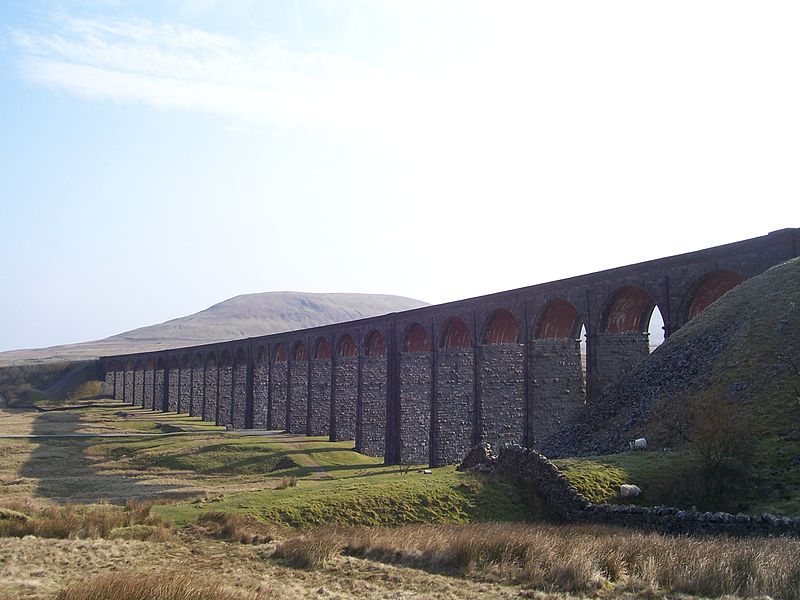 File:Approaching the viaduct (471695297).jpg