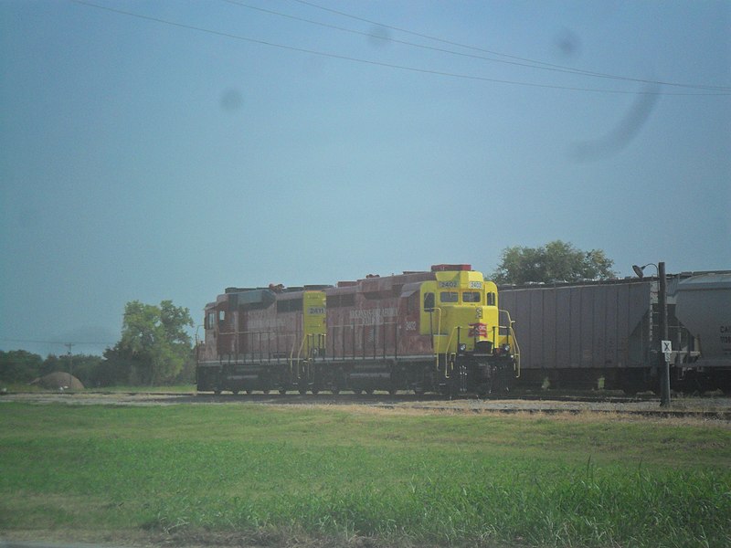 File:Arkansas-Oklahoma Railroad Diesels in Shawnee.jpg