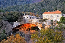 L'Arma delle Mànie, una delle maggiori caverne del Ponente ligure. Sede dell'uomo di Neandertal.