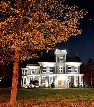 Aron Wright House at night.jpg