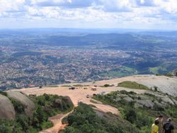 ペドラ＝グランデ山から見たアチバイア市