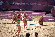 Deutsch: Beachhandball bei den Olympischen Jugendspielen 2018; Tag 4, 10. Oktober 2018; Mädchen, Vorrunde, Gruppe A - Ungarn-Chinese Taipei (Taiwan) 2:0 English: Beach handball at the 2018 Summer Youth Olympics at 10 October 2018 – Girls Preliminary Round Group A‎ – Hungary-Chinese Taipei 2:0