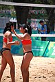 Deutsch: Beachvolleyball bei den Olympischen Jugendspielen 2018; Tag 8, 14. Oktober 2018; Mädchen, Achtelfinale – USA-Peru 2:0 (21–19/21–12) English: Beach volleyball at the 2018 Summer Youth Olympics at 14 October 2018 – Girls Round of 16 – USA-Peru 2:0 (21–19/21–12)