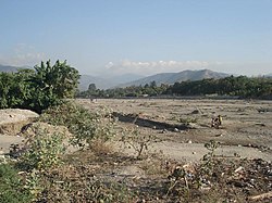 O rio em Bebonuk durante a estação seca