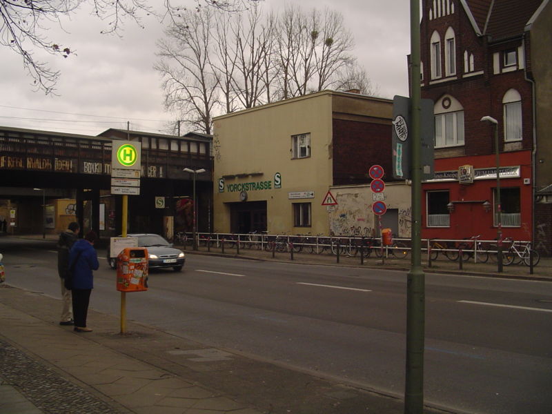 File:Berlin Yorckstraße entrance.jpg