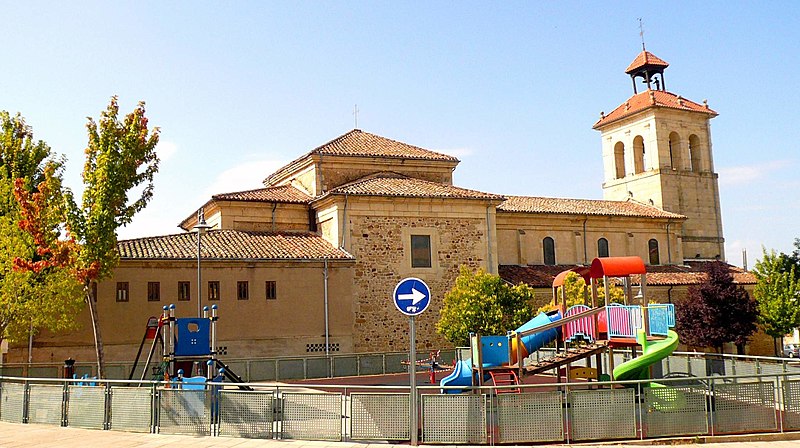 File:Boñar - Iglesia de San Pedro, exterior 13.jpg