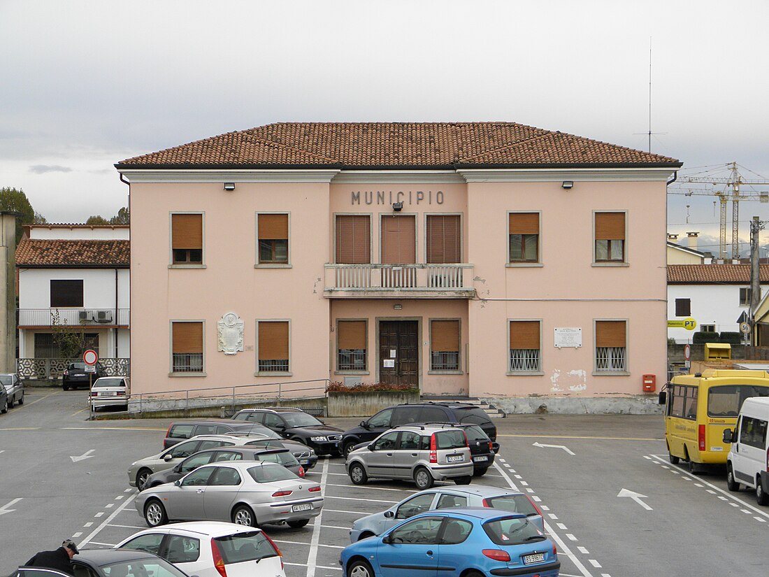 File:Boara Pisani Municipal House.jpg