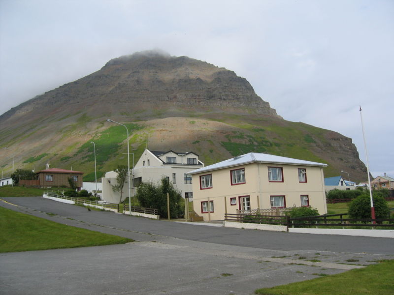 File:Bolungarvik11.jpg