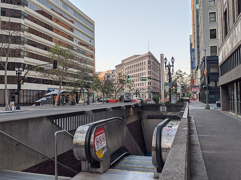 File:Broadway and 13th SE entrance to 12th Street station, April 2020.jpg