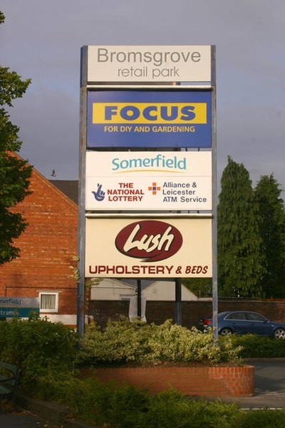 File:Bromsgrove Retail Park - geograph.org.uk - 1053197.jpg