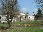 Стара школа - в минулому маєток Сцібор-Рильських