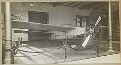 Astra-Kapferer Tandem-Eindecker auf dem Pariser Aero Salon 1909