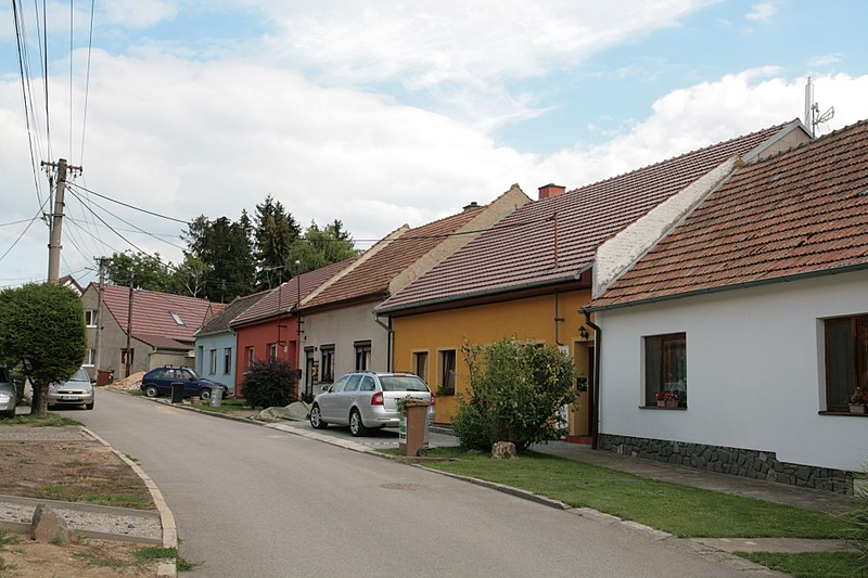 File:Bučovice-Černčín, Potoční (3526).jpg