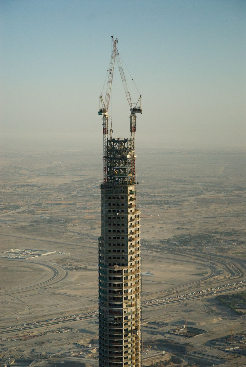 https://upload.wikimedia.org/wikipedia/commons/thumb/d/d6/Burj_dubai_aerial_closeup.jpg/800px-Burj_dubai_aerial_closeup.jpg