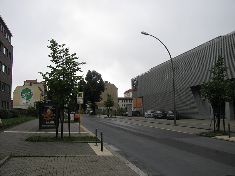 File:Bushaltestelle Straße 15 (2011), 1, Lichtenberg, Berlin.jpg