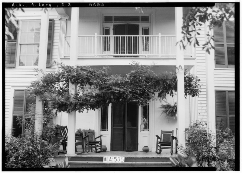 File:CLOSE-UP OF FRONT ENTRANCE SHOWING BALCONY - A. A. Tatum House, 226 North Lafayette Street, Lafayette, Chambers HABS ALA,9-LAFA,2-3.tif