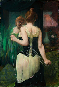 Молодая мадмуазель поправляет корсет (1893)
