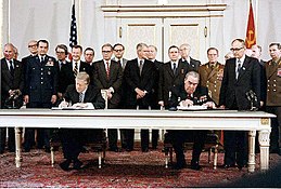 Carter Brezhnev firma SALT II.jpg