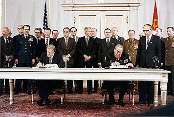 Jimmy Carterrel 1979-ben, a SALT-2 megállapodás aláírásakor, Bécsben