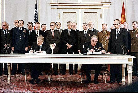 Начальник Генштаба ВС СССР Н. В. Огарков (крайний справа) на подписании Договора ОСВ-II. Вена, 18 июня 1979 года