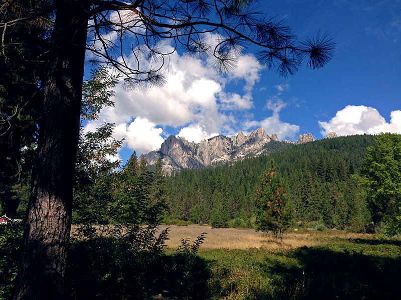 File:Castle Crags Seen From Interstate 5.JPG