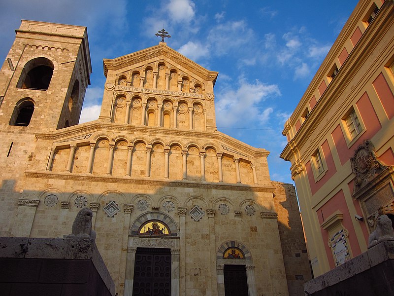 File:Cattedrale Cagliari.jpg