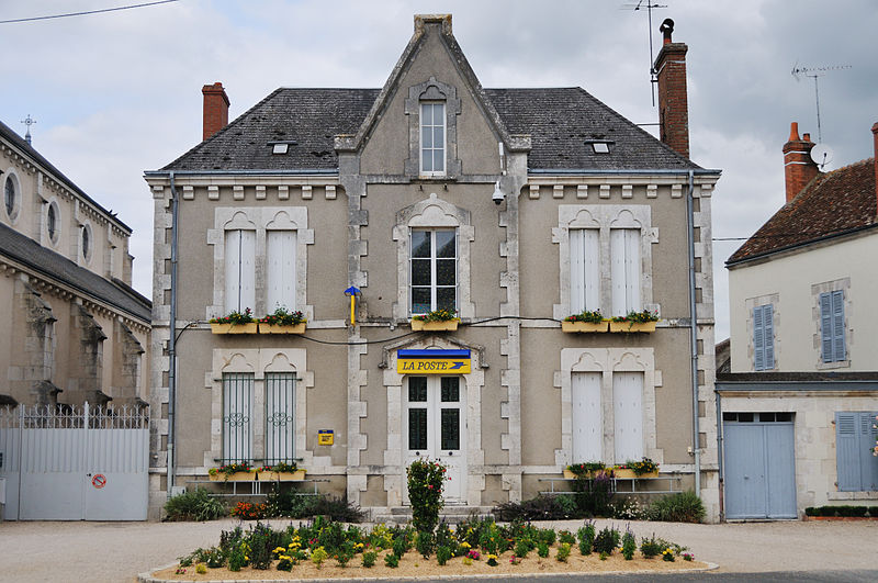 File:Chaingy bureau de poste.jpg