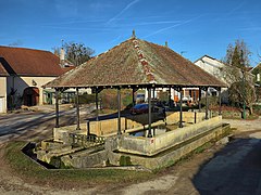 La fontaine-lavoir-abreuvoir.