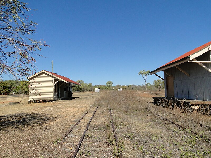 File:Chillago Railway Station and tracks.jpg