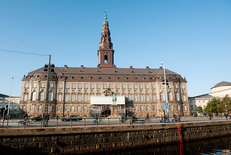 File:Christiansborg Kopenhamn Danmark, Johannes Jansson.jpg
