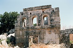 Iglesia y Capilla, Sinhar (سنهار), Siria - Fachada oeste de la capilla - PHBZ024 2016 6704 - Dumbarton Oaks.jpg