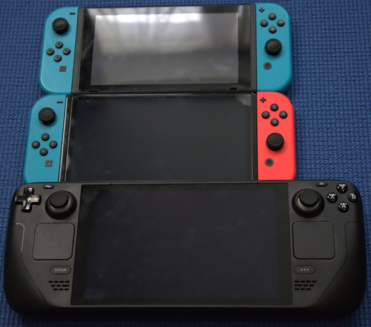 File:Comparison of Nintendo Switch, Nintendo Switch OLED, and 