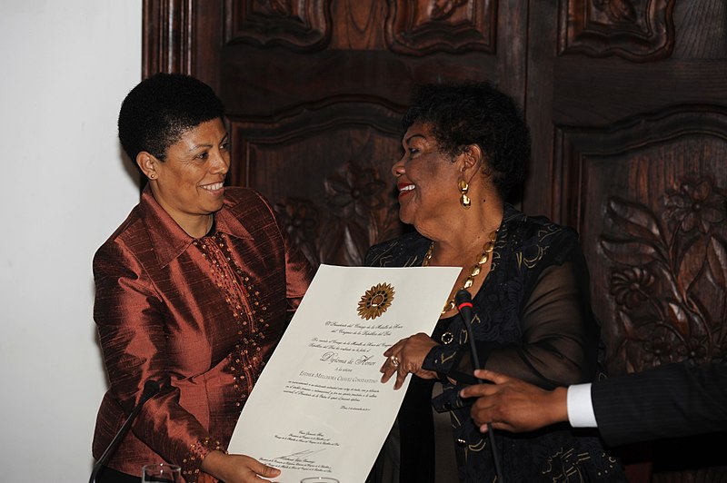 File:Congreso distinguió a actriz Afroperuana Esther Chávez.jpg