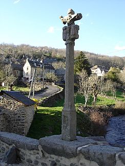 Pilgrim cross on the bridge in Saint-Chély-d'Aubrac