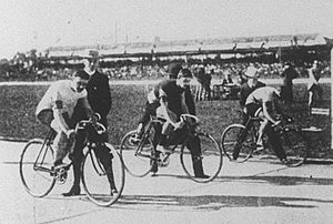 Cyclisme Sprint 1900.jpg