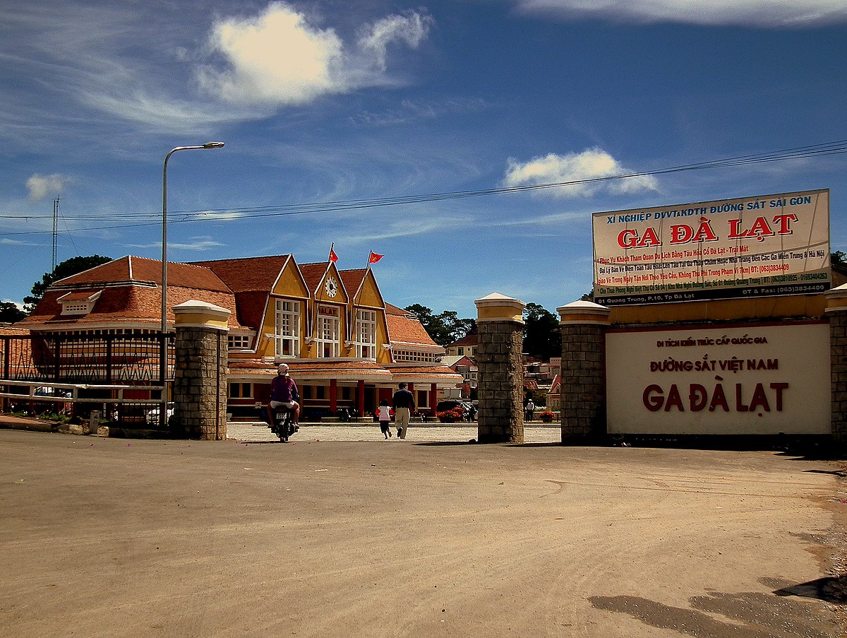 File Da Lat Ga Vietnam Jan 12 Jpg Wikimedia Commons