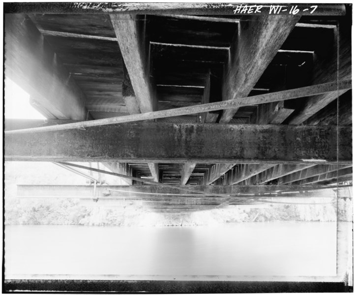 File:DETAIL VIEW OF UNDERSIDE OF DECK, LOOKING NORTH - White River Bridge, Spanning Honey Creek on Bieneman Road, Burlington, Racine County, WI HAER WIS,51-BURL,4-7.tif