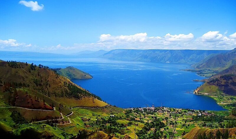 File:Danau Toba Indonesia.jpg