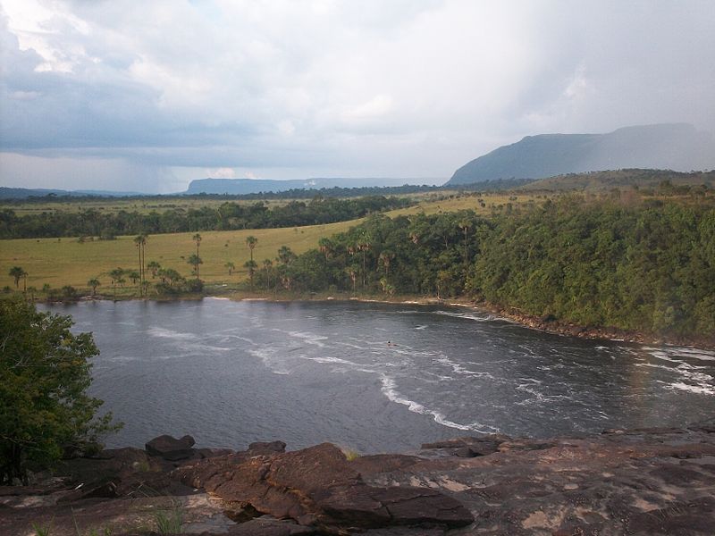File:Desde arriba del "Salto El Sapo" en el Parque Nacional Canaima (Bolívar).jpg
